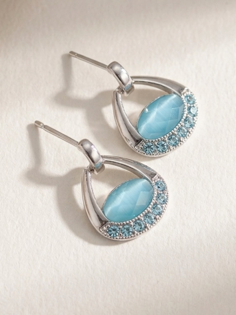 Vintage Silver Tone Blue Cat's Eye Teardrop Dangle Earrings Rhinestone
